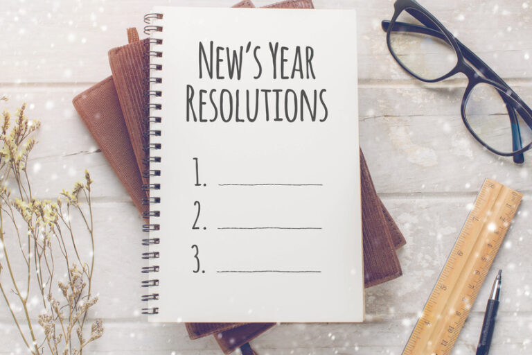 NEW YEARS BOOK TO LIST YOUR RESOLUTIONS FOR 2025